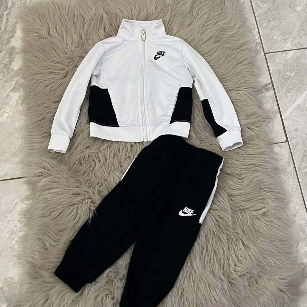 NIKE Baby Boy White/ Black Athletic Jacket and Bottom Set | 2T